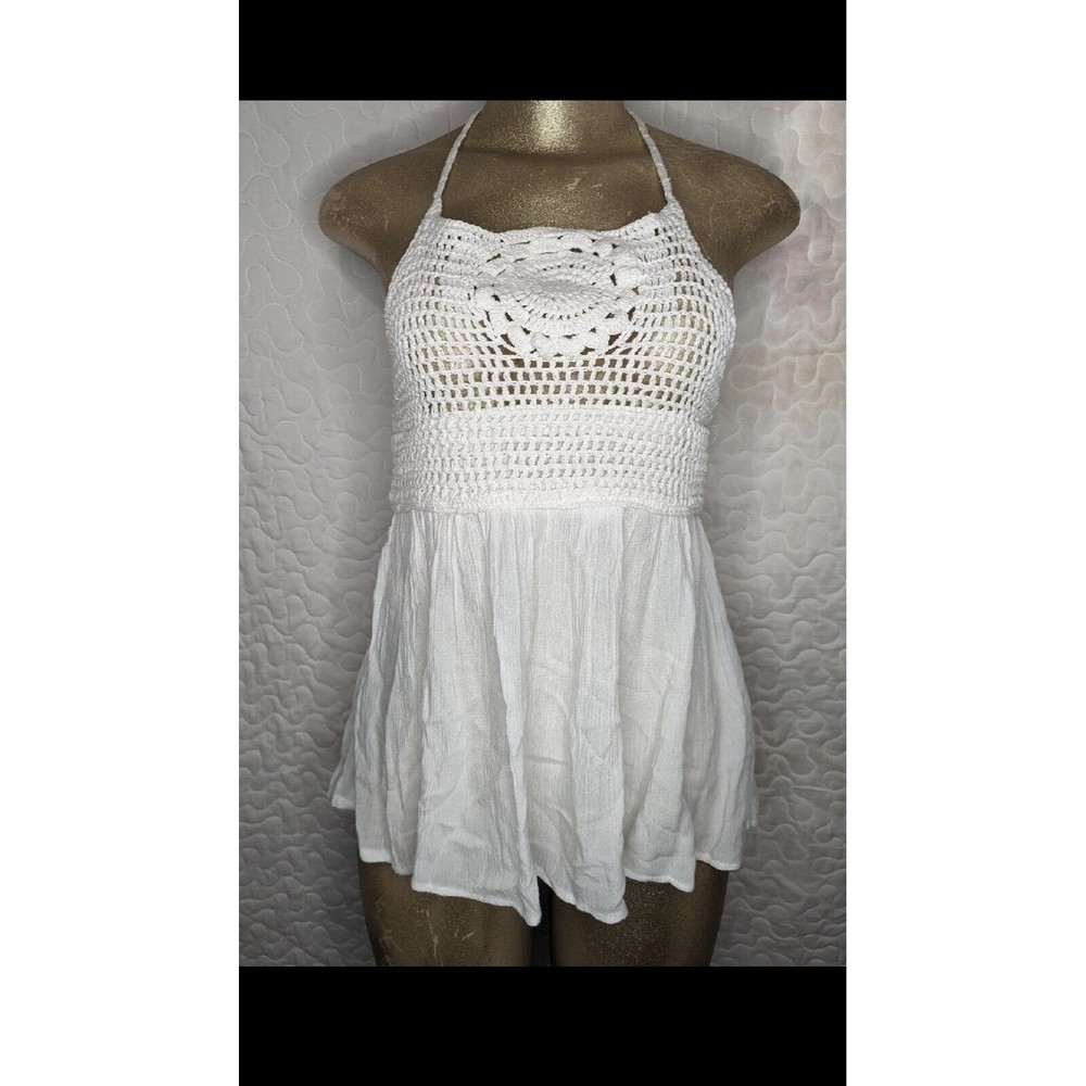 NWT, Size Medium Sim & Sam White Crochet Halter Boho Beach Tank Top. 145239